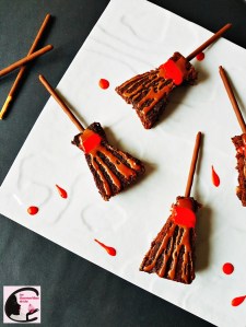 brownie, chocolat, gâteau, gâteau chocolat, noix, glaçage, mikado, colorants, colorants alimentaires, balai, sorcière, halloween, fun