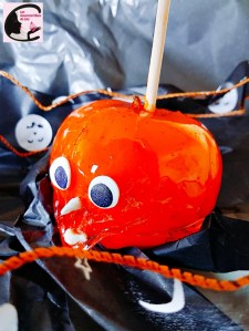 pomme d'amour, pomme amour, pomme, caramel, sucrerie, gourmandise, sucre, pâte d'amande, amande, croquant, orange, colorant alimentaire, fantôme, fête, halloween