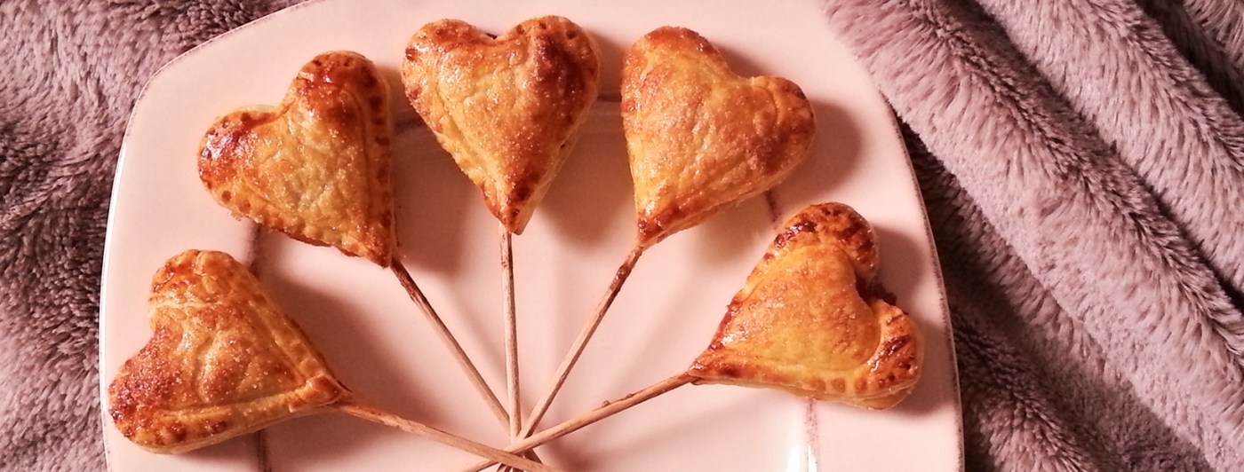 coeur, saint valentin, chocolat, chocolat noir, framboise, confiture, pâte feuilletée, sucette, love pops, recette facile, recette originale, amour, gourmandise