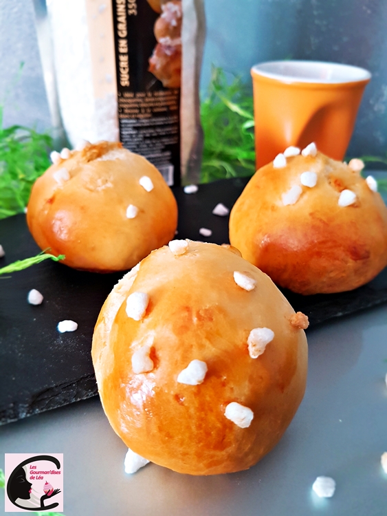 brioche, pain au lait, petit pain, viennoiserie, sucré, boulange, levure, façonnage, goûter, petit déjeuner, grains de sucre sucre grains, patisdecor, dorure, fait maison, homemade